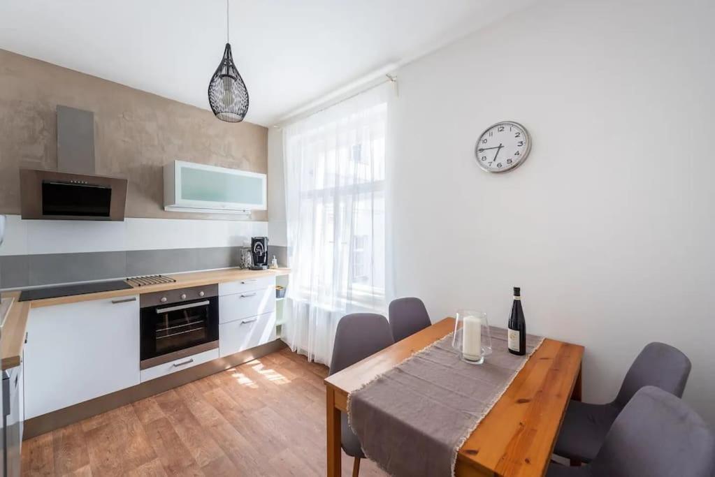 2 Bedrooms Apt Near Wenceslas Sq Prague Luaran gambar