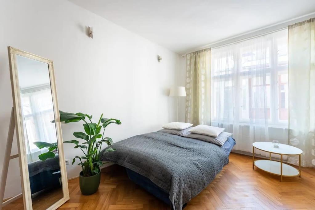 2 Bedrooms Apt Near Wenceslas Sq Prague Luaran gambar