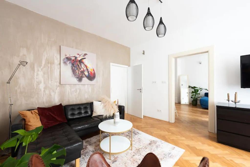2 Bedrooms Apt Near Wenceslas Sq Prague Luaran gambar