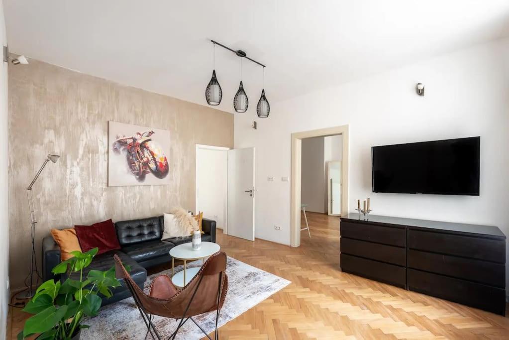 2 Bedrooms Apt Near Wenceslas Sq Prague Luaran gambar