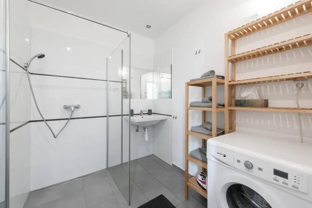 2 Bedrooms Apt Near Wenceslas Sq Prague Luaran gambar