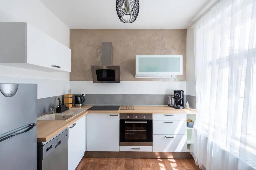 2 Bedrooms Apt Near Wenceslas Sq Prague Luaran gambar